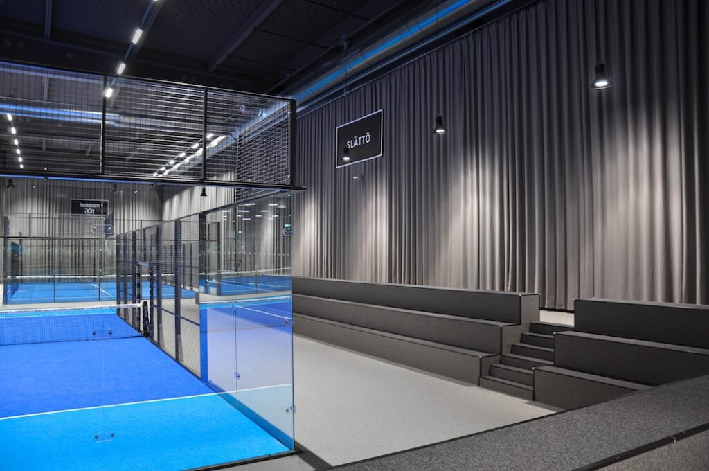 Drawing a curtain over padel acoustics