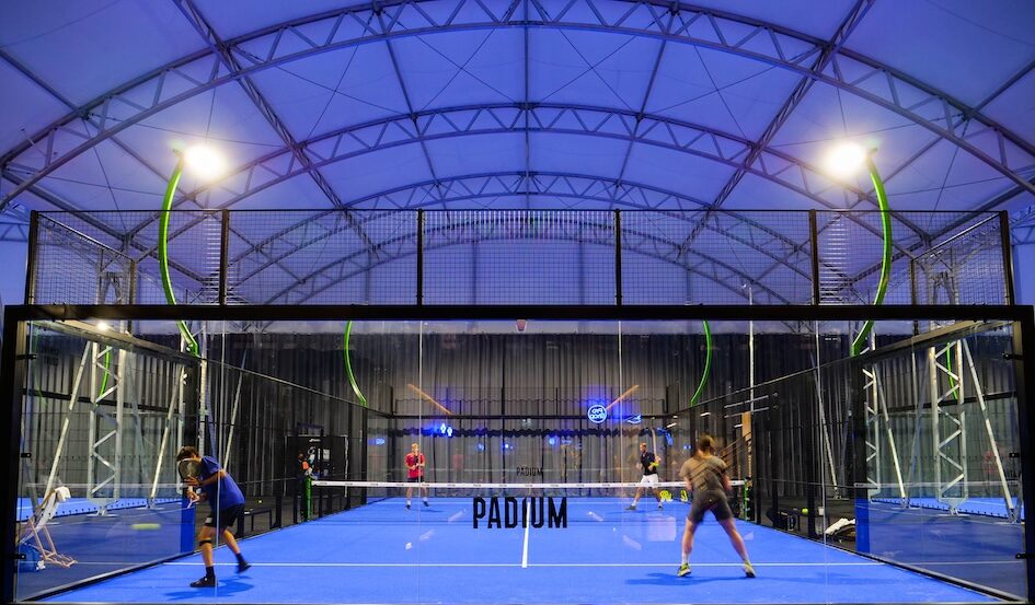 Drawing a curtain over padel acoustics